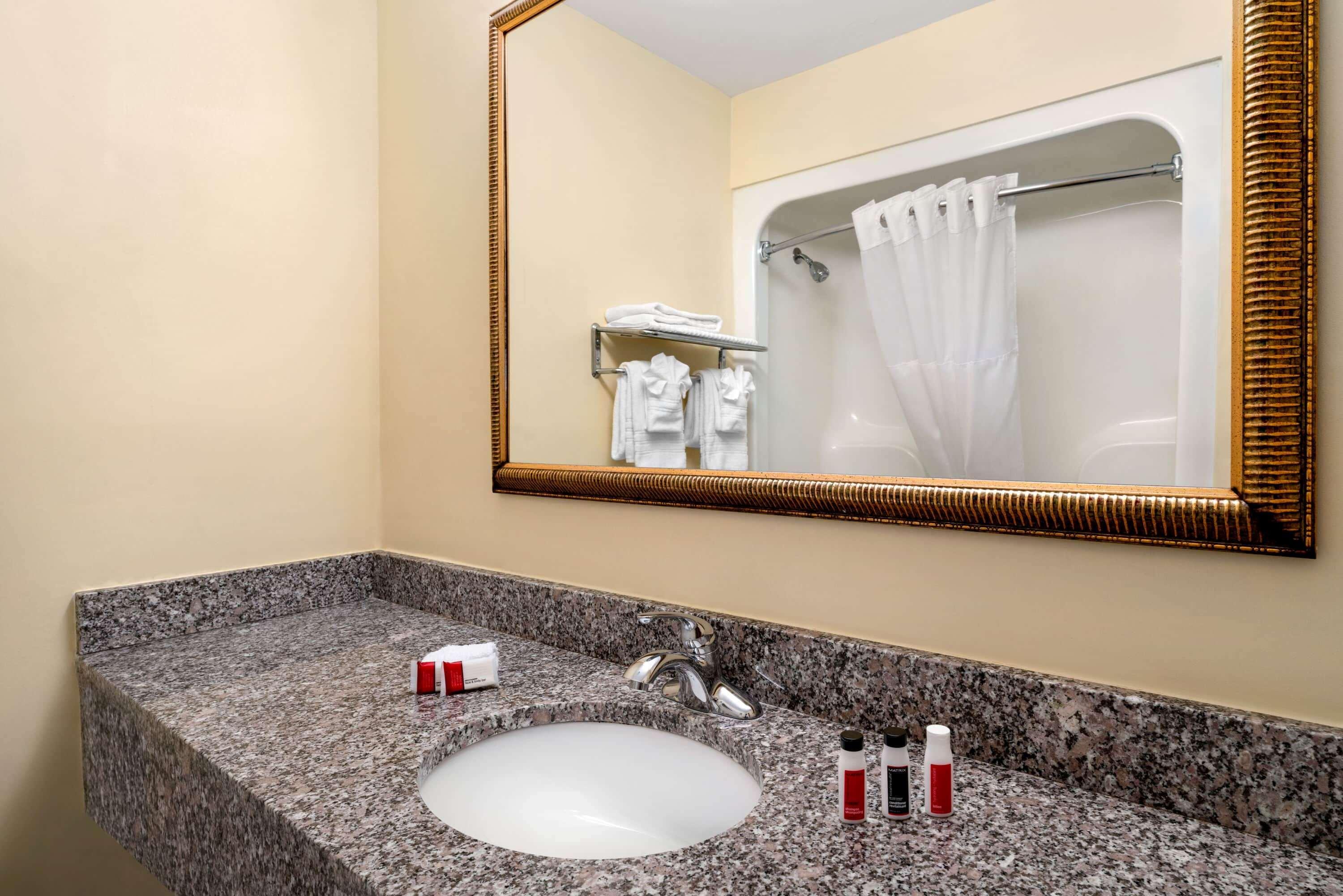Baymont By Wyndham North Dartmouth Fall River מראה חיצוני תמונה